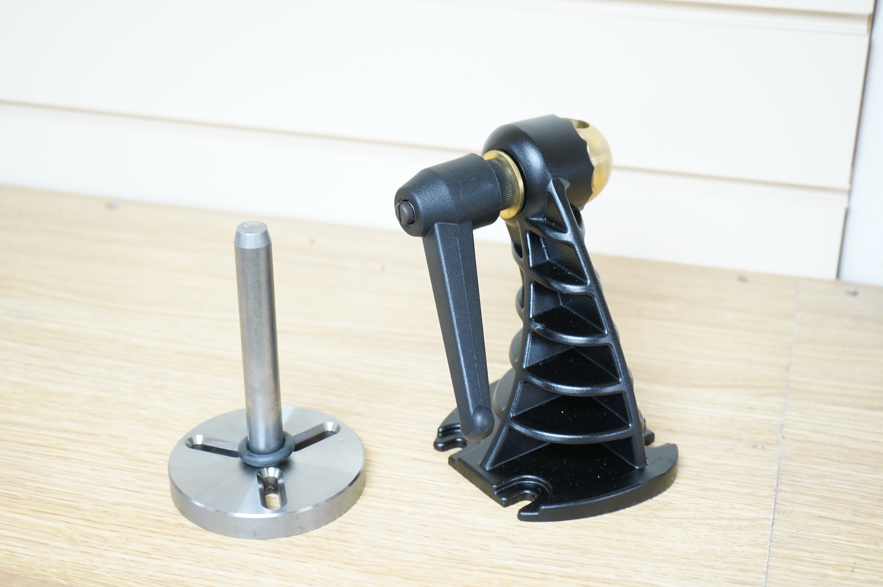 A boxed Veritas Tools wood carver’s vise (vice), (05G20.01) with paperwork